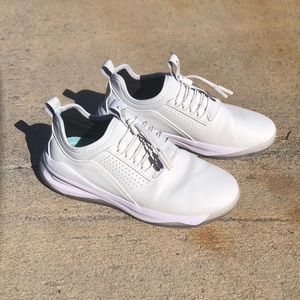 Clove Core Brilliant White Nursing Shoes